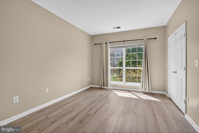 Building Photo - 4850 Eisenhower Ave
