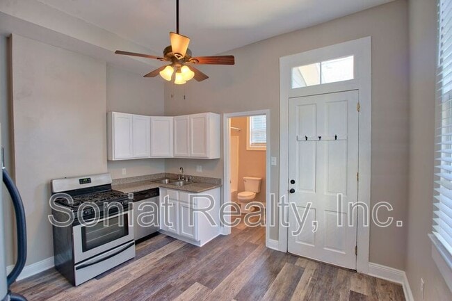 Building Photo - 3253 Annunciation St