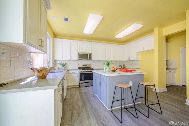 Building Photo - 5476 Summerfield Dr