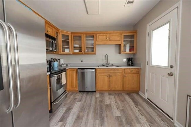 Building Photo - 5 Bedroom home available to rent!