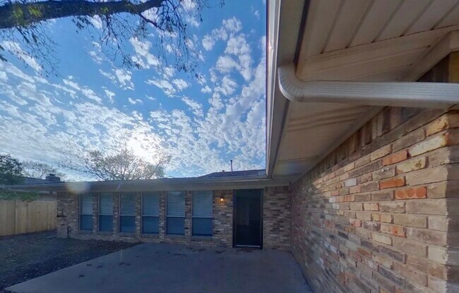 Building Photo - Your Perfect Next Chapter Starts in This 4-Bedroom Home