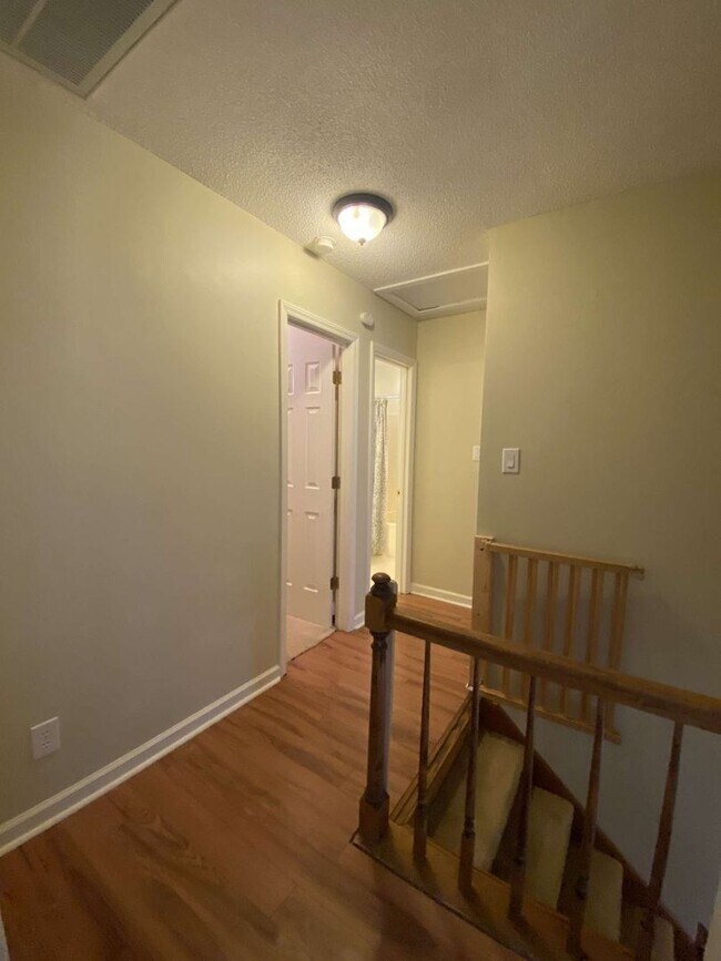 Building Photo - Charming 3 Bed Colonial in Woodcroft!