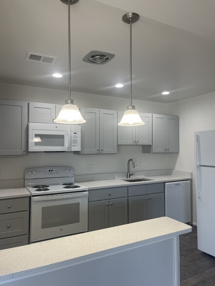 Kitchen - Skyview Apartments