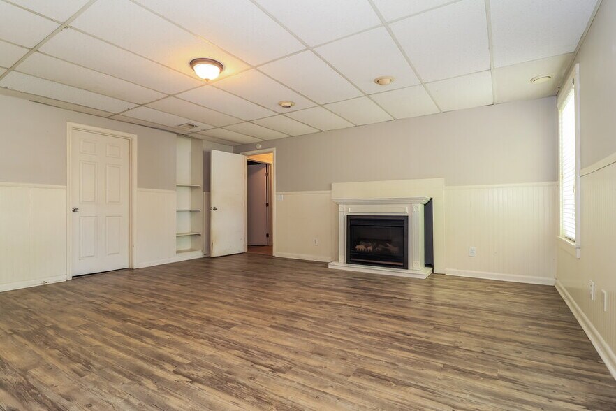 Building Photo - 523 White Pines Dr