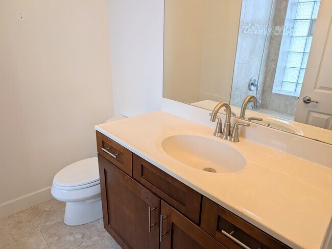 Building Photo - 142 Elmwood Ave