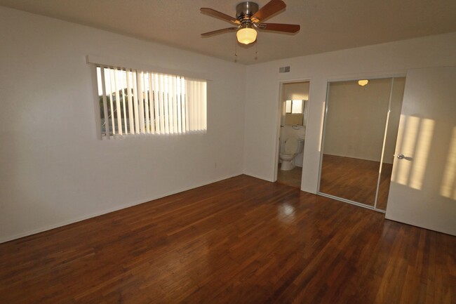 Building Photo - 3/2 house in Clairemont! Fenced in back ya...