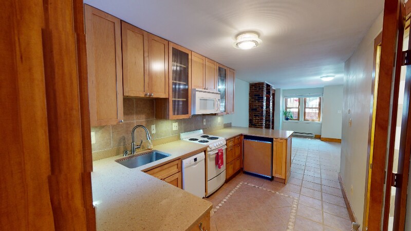Building Photo - 608 Acker Pl NE