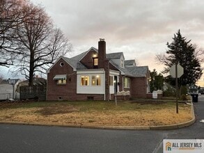 Building Photo - 18 Fountain St