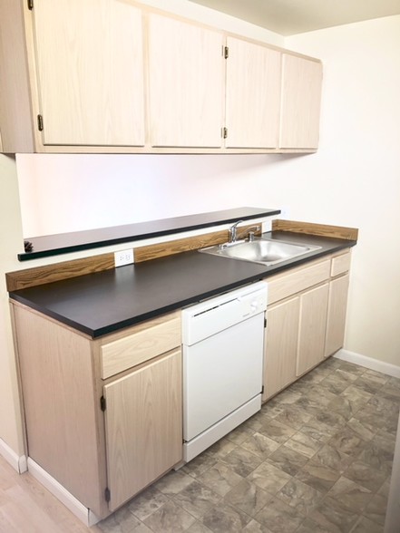 NEW COUNTERTOPS. STAINLESS DISHWASHER COMING! - 12329 Roosevelt Way NE