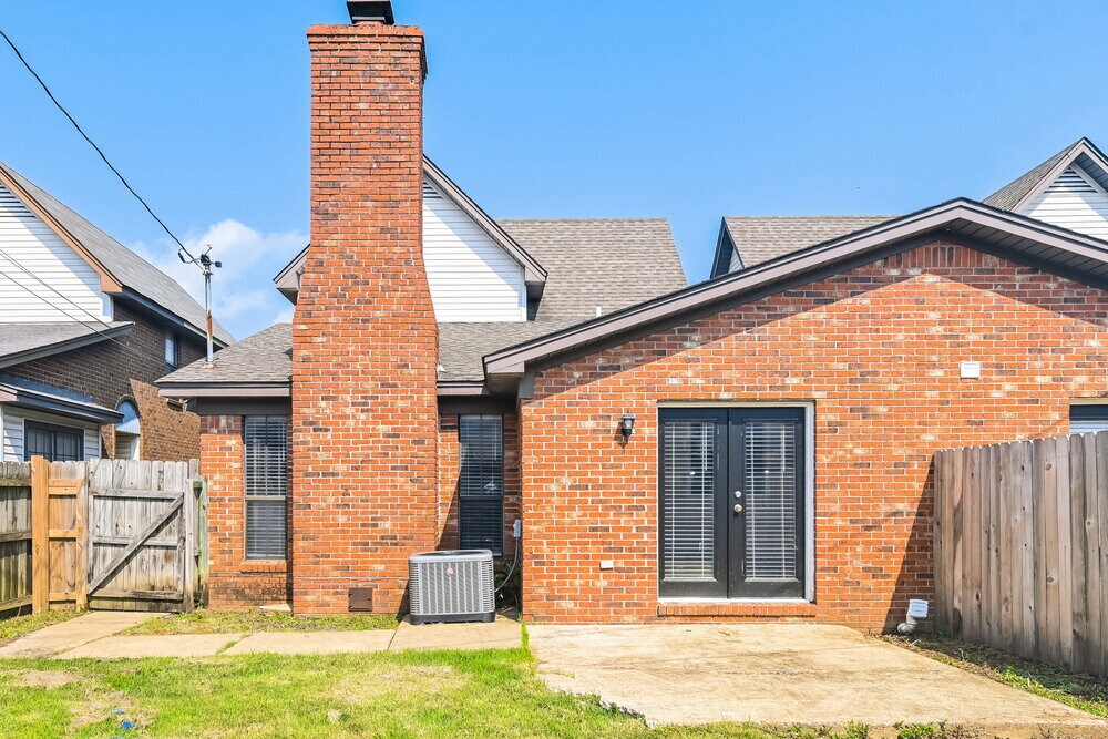 Building Photo - 7786 Hickory Meadow Rd