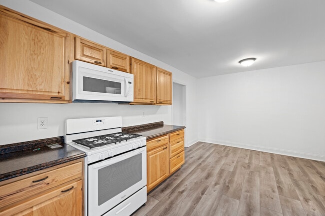 Eat in area - 5903 W Park Ave