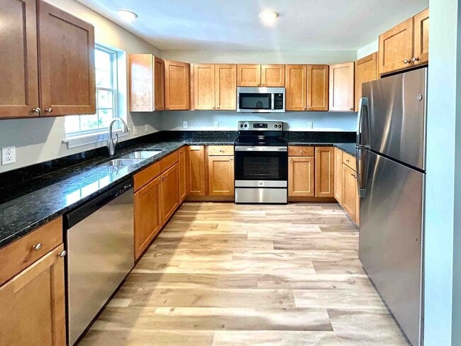 Building Photo - 1 bed, 1 bath independent senior living (55+ years of age) heat, hot water, & electricity include...