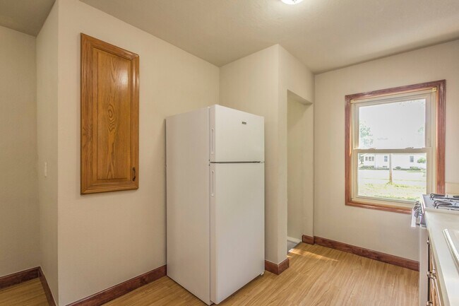 Building Photo - Cozy 2 Bedroom House