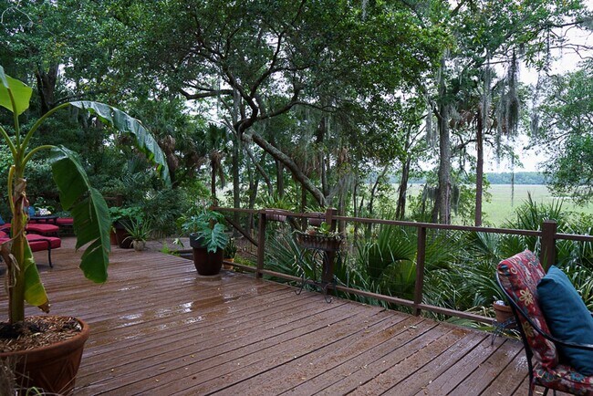 Building Photo - Amazing sunsets at this waterfront home