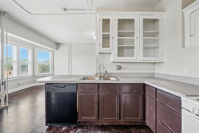 Building Photo - 111 E 16th St