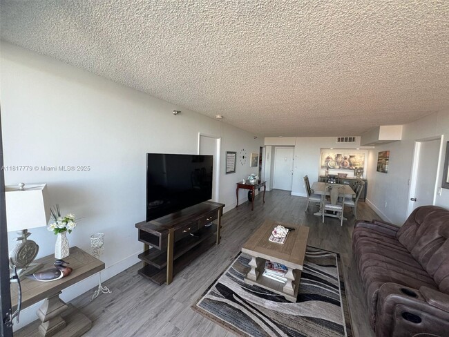 Building Photo - 20505 E Country Club Dr