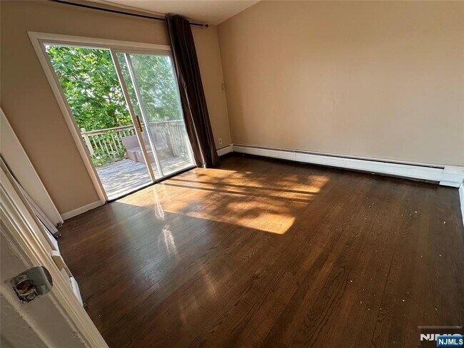 Building Photo - 777 Oakwood Ln