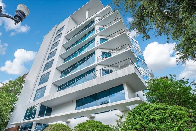 Building Photo - 525 E Jackson St