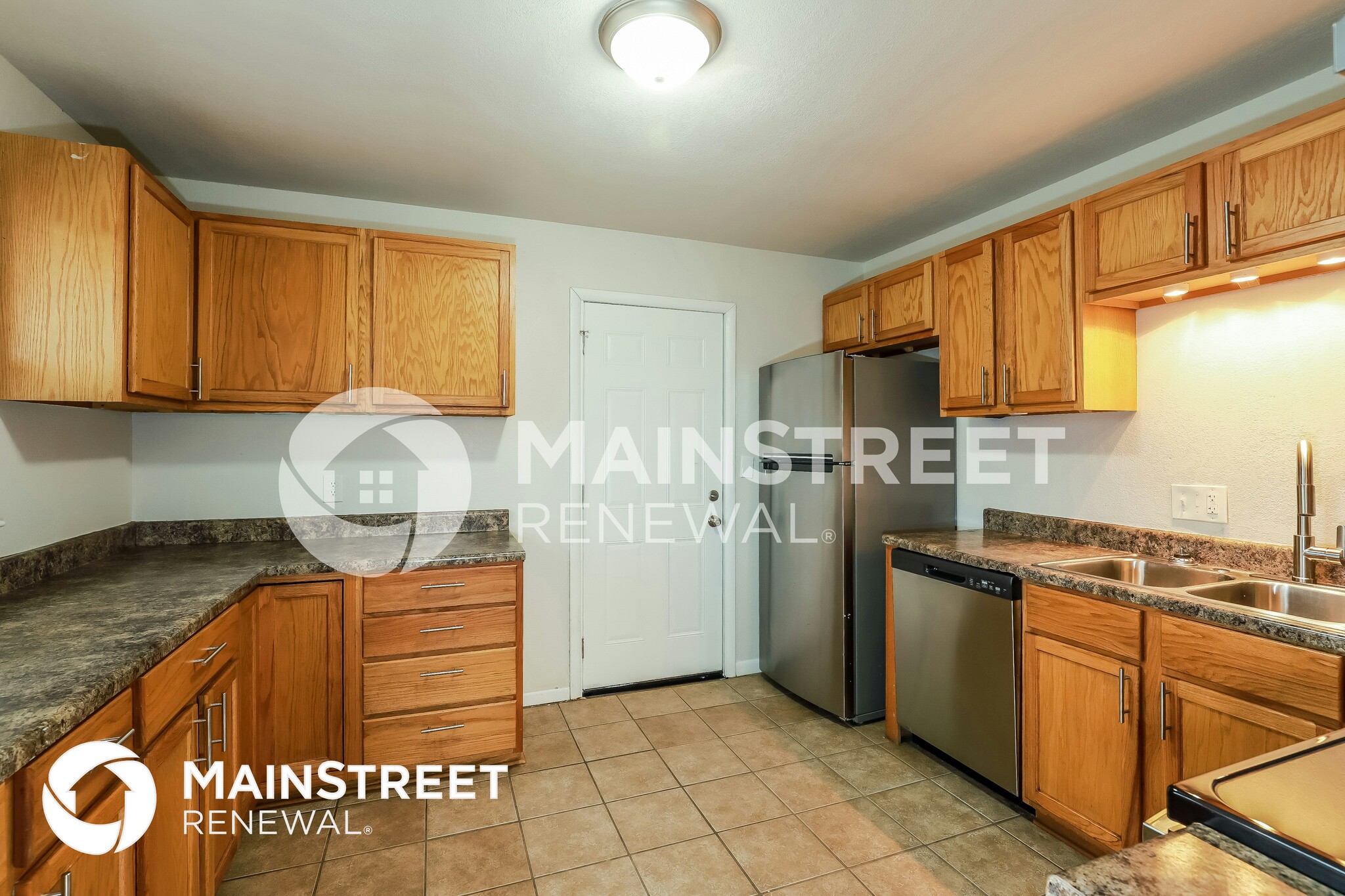 Building Photo - 6412 N Forest Ave