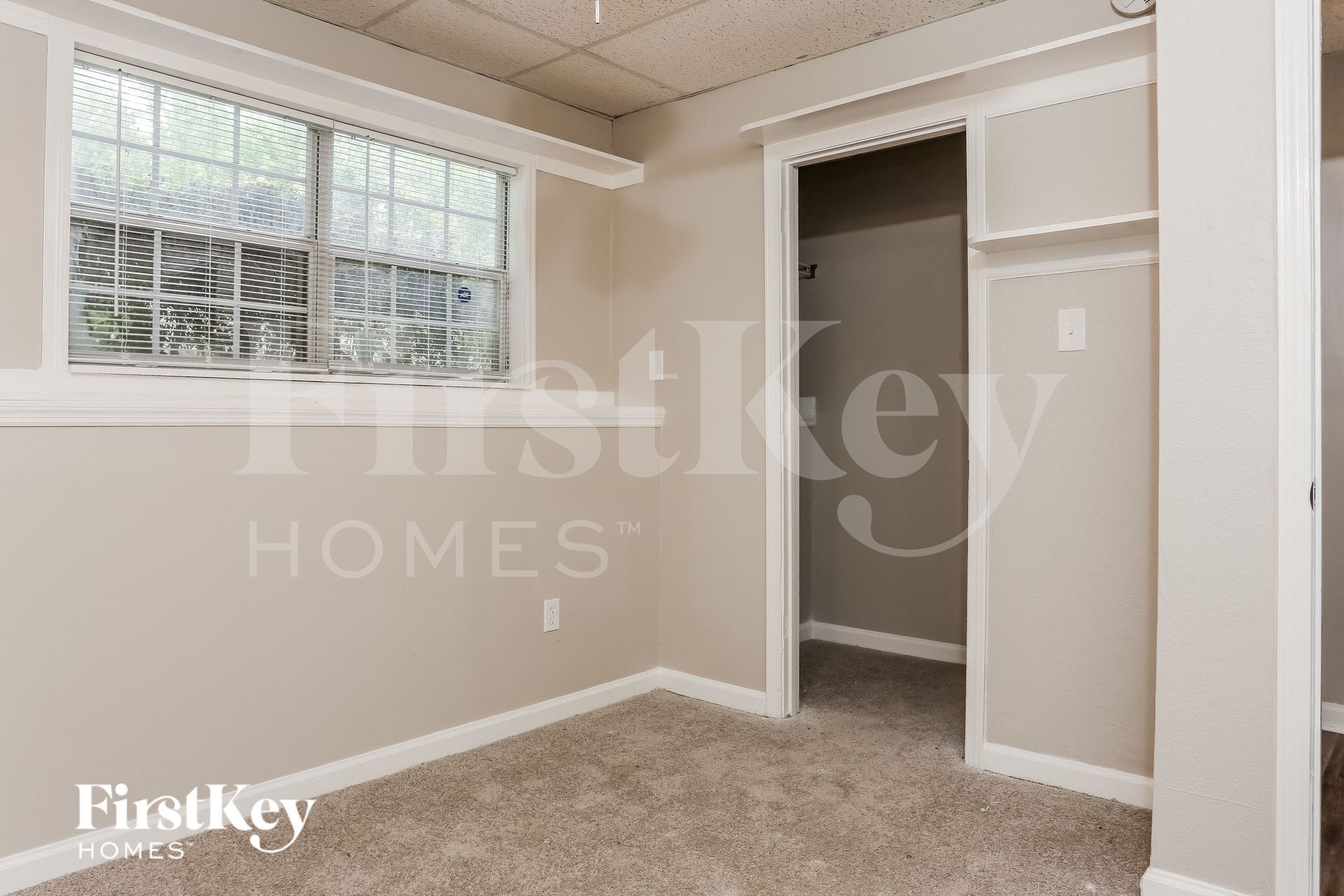 Building Photo - 6319 Hillview Ln