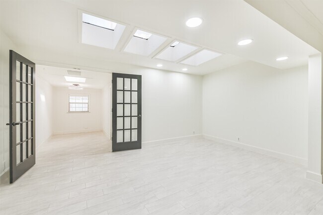 Building Photo - 2505 Watertown Mall St