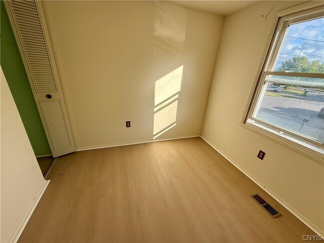 Building Photo - 4999 Windgate Rd