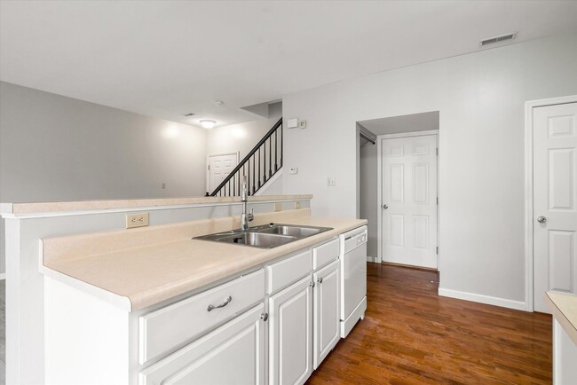 Building Photo - Spacious 2-Bedroom Townhome in St. Charles...