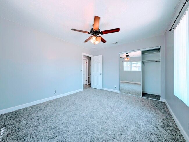 Building Photo - 4 bed with Dual master bedrooms and Solar ...