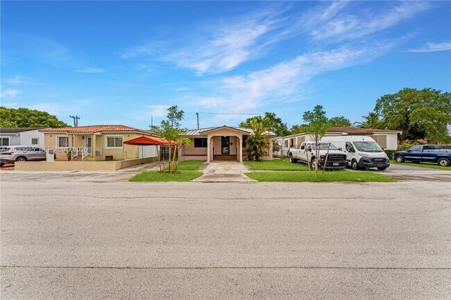 Building Photo - 121 SW 71st Ave