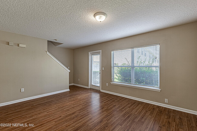 Building Photo - 1500 Calming Water Dr
