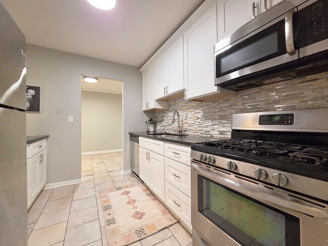 Building Photo - 5001 Carriage Way Dr