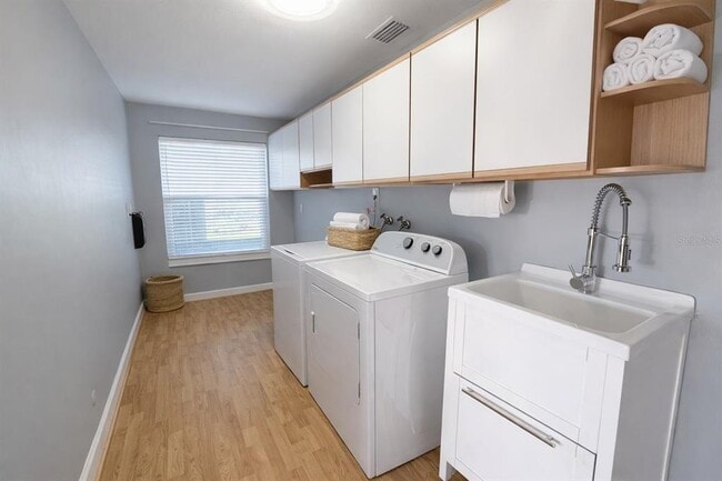 Building Photo - 615 Harbor Is