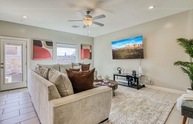 Building Photo - Furnished Eastside Beautiful 3 bed/2 baths for RENT Utilities & Wi-Fi INCLUDED