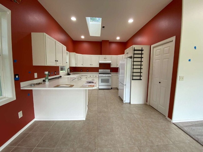 Building Photo - Spacious, Quiet 2-Bedroom Country Home in ...