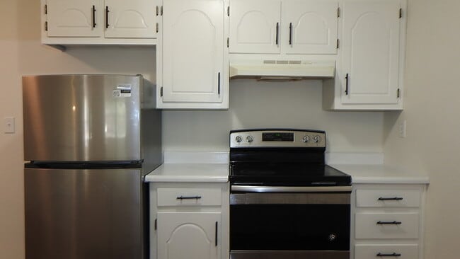 Building Photo - Rental Ready- Townhome in Raytown - 3bed 1...