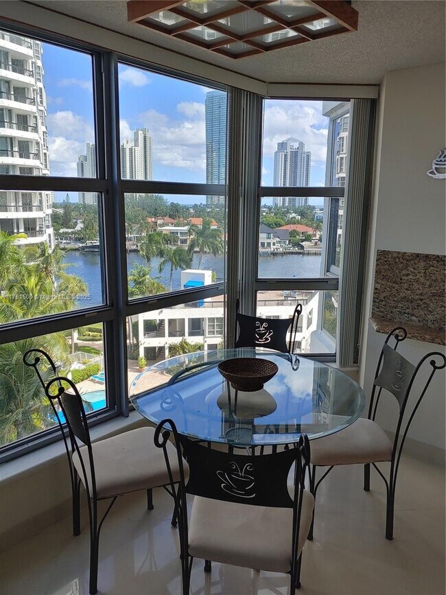 Building Photo - 19101 NE 36th Pl