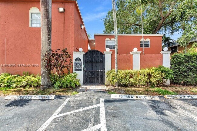 Building Photo - 1405 Miami Rd