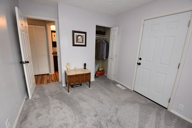 Building Photo - Updated ranch style home in McKinley Terrance