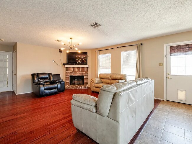 Building Photo - 1435 Greenbrook Dr