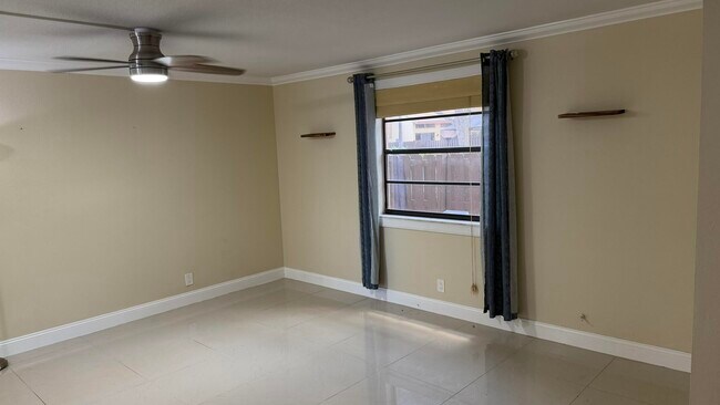 Building Photo - 1114 NW 79th Dr