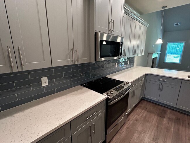 Building Photo - 1935 Preservation Cir