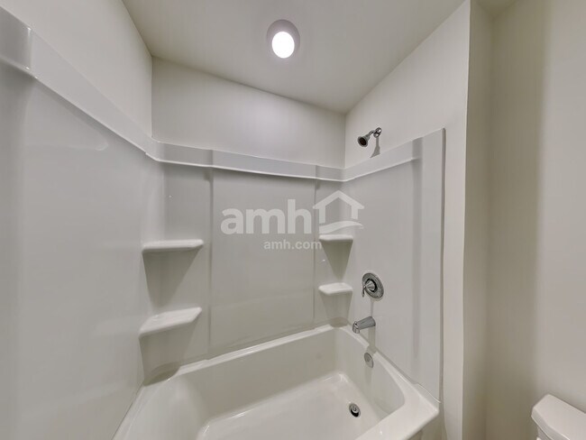 Building Photo - 1943 Windsor Park Ave