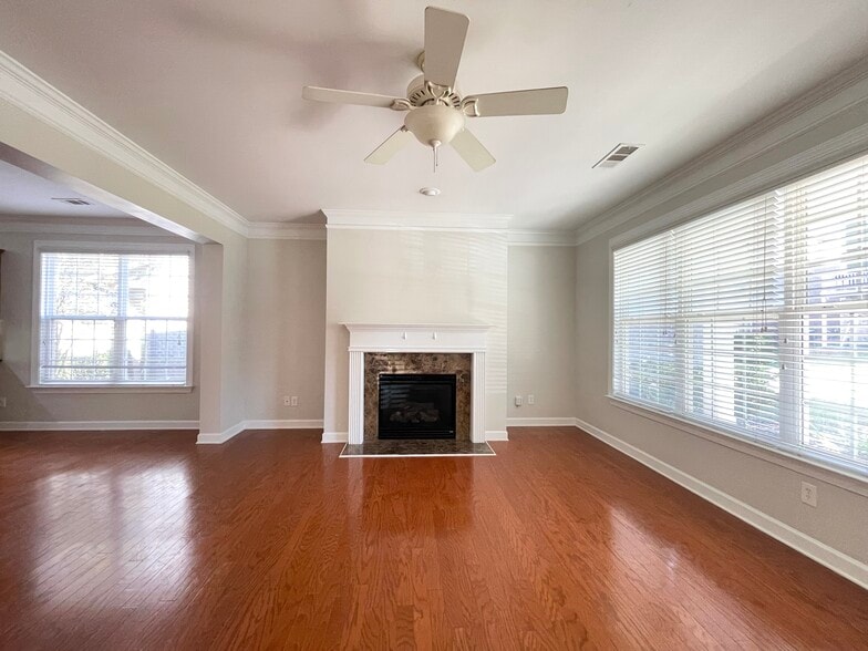 Building Photo - 2650 Royston Dr