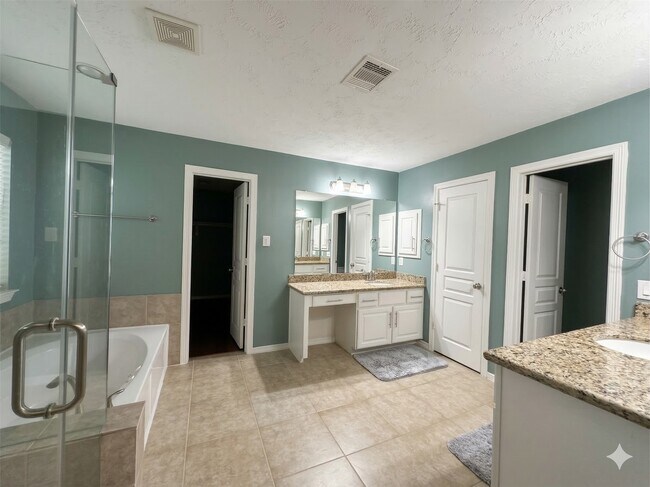 Building Photo - 3410 Skyline Village Dr