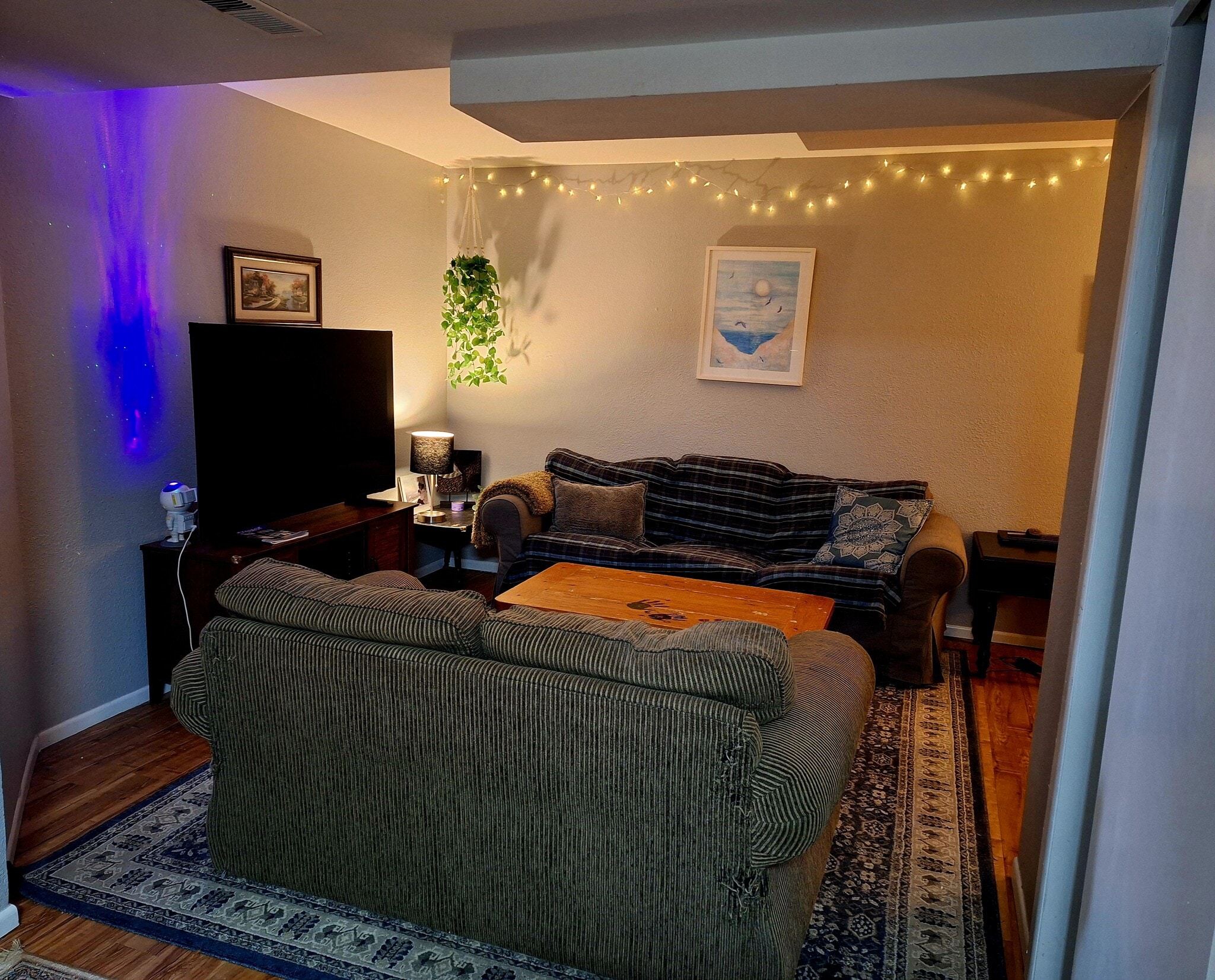 Building Photo - 1917 Oakwood Dr