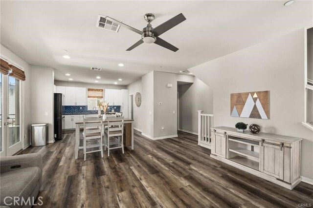 Building Photo - 817 S Anaheim Blvd