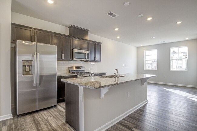 Building Photo - 2437 Kasota Ln