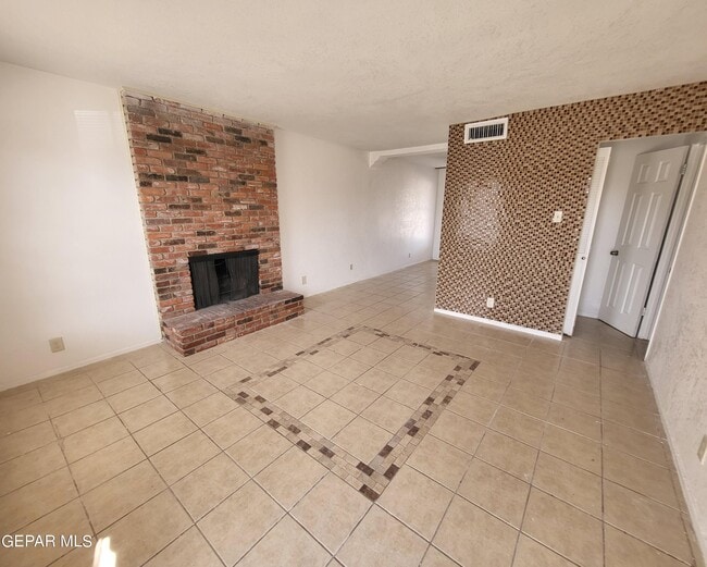 Building Photo - 6416 Pizarro St