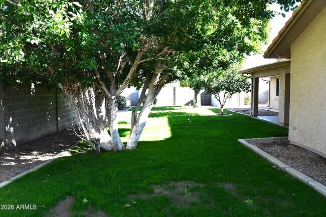 Building Photo - 1346 W 13th St