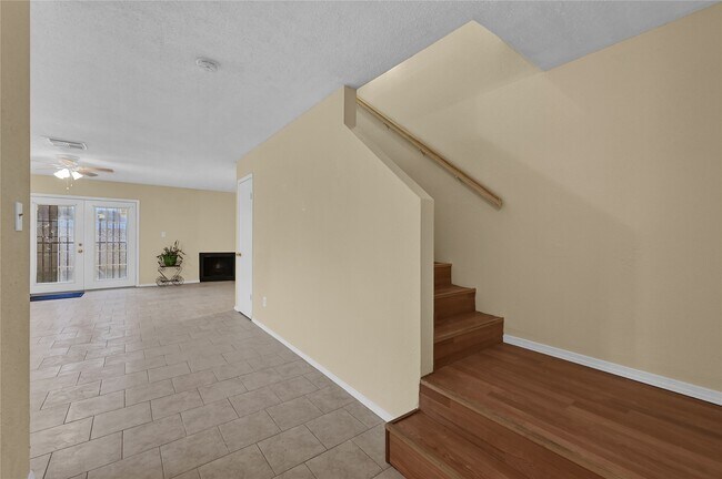 Building Photo - 8405 Wilcrest Dr